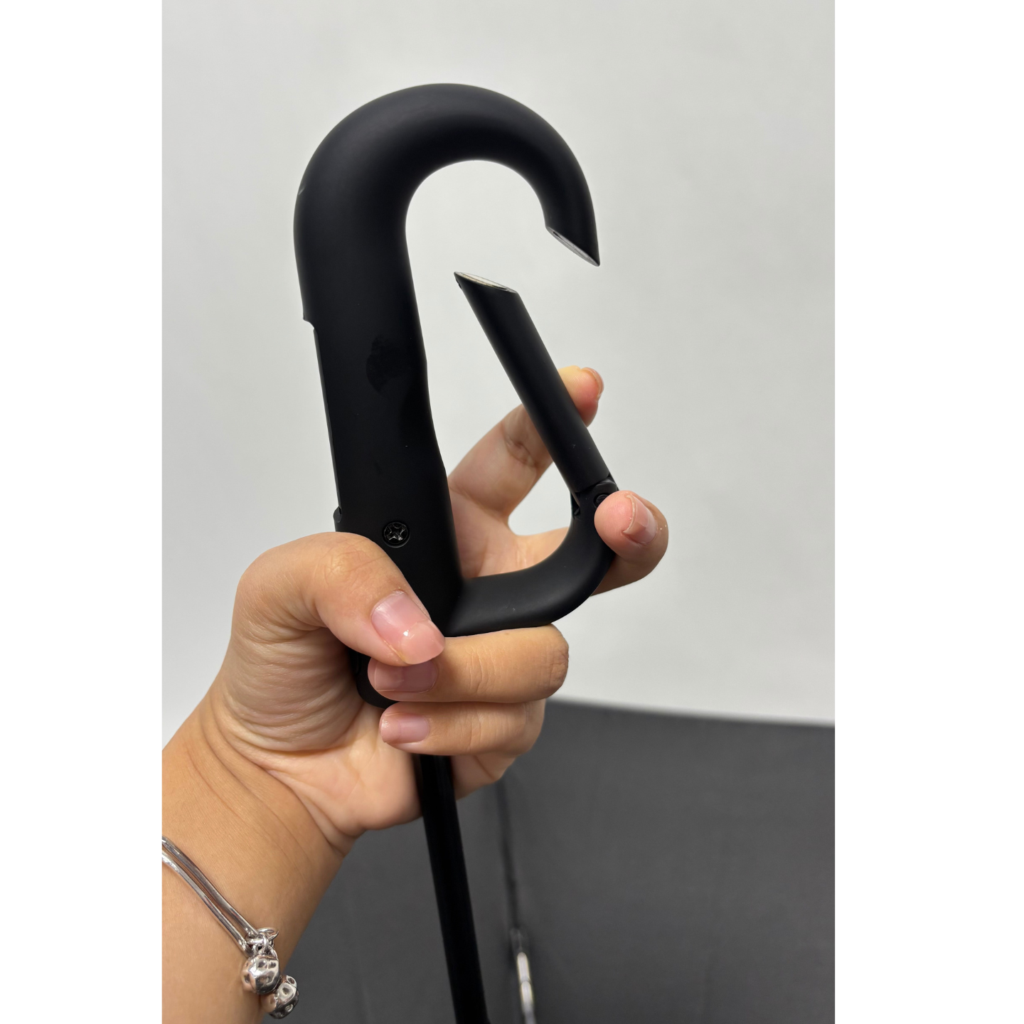 https://www.hodaumbrella.com/carabiner-handle-with-detachable-installation-panel-product/