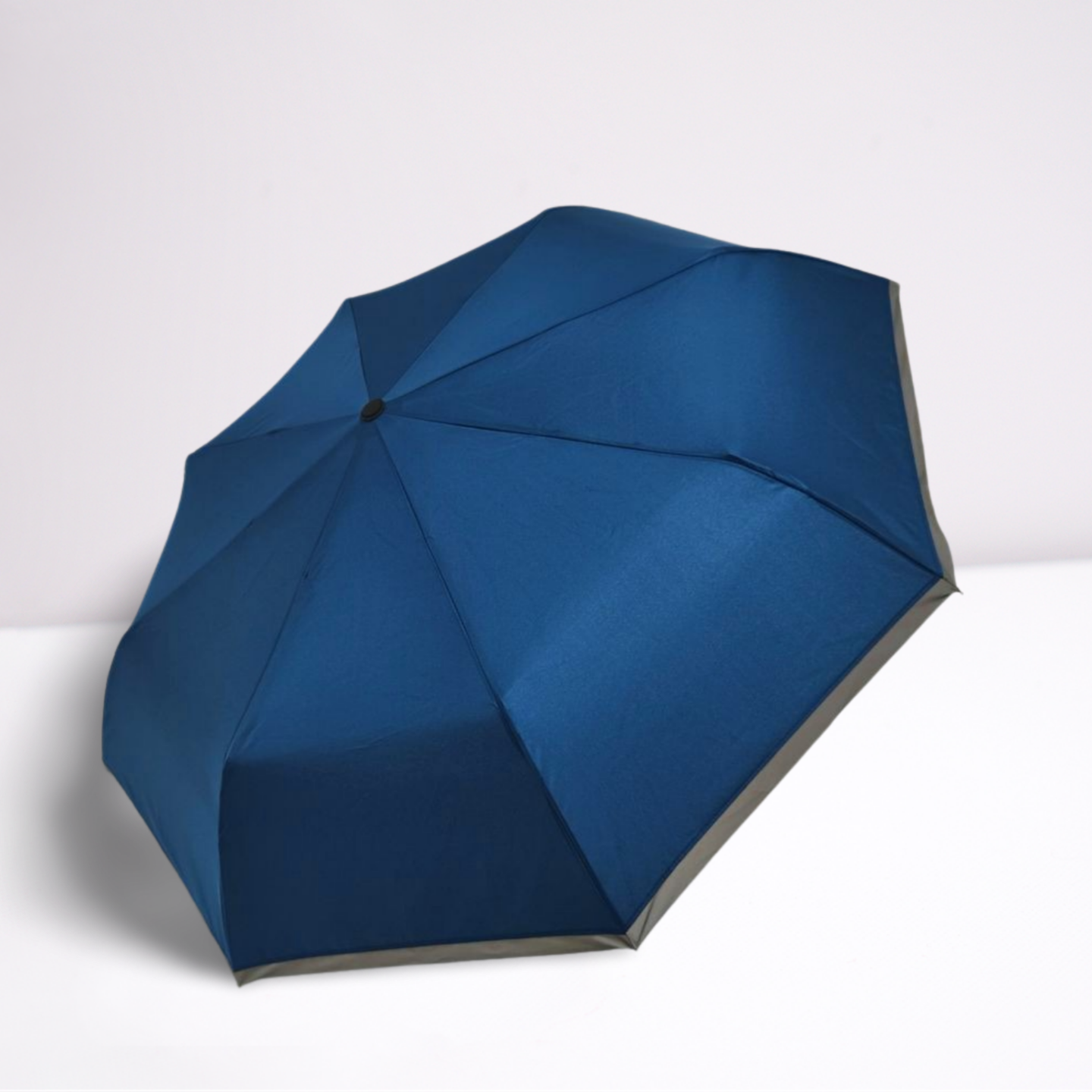 https://www.hodaumbrella.com/three-fold-umbrella-with-reflective-trimming-and-domed-label-product/