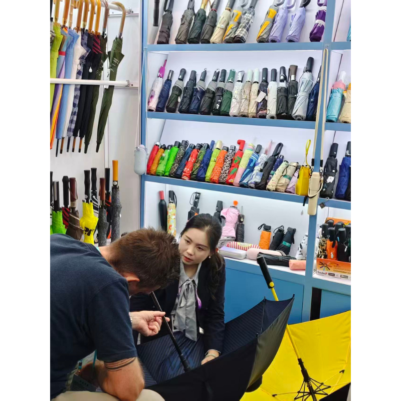https://www.hodaumbrella.com/modern-professional-umbrella-with-imitation-bamboo-handle-product/